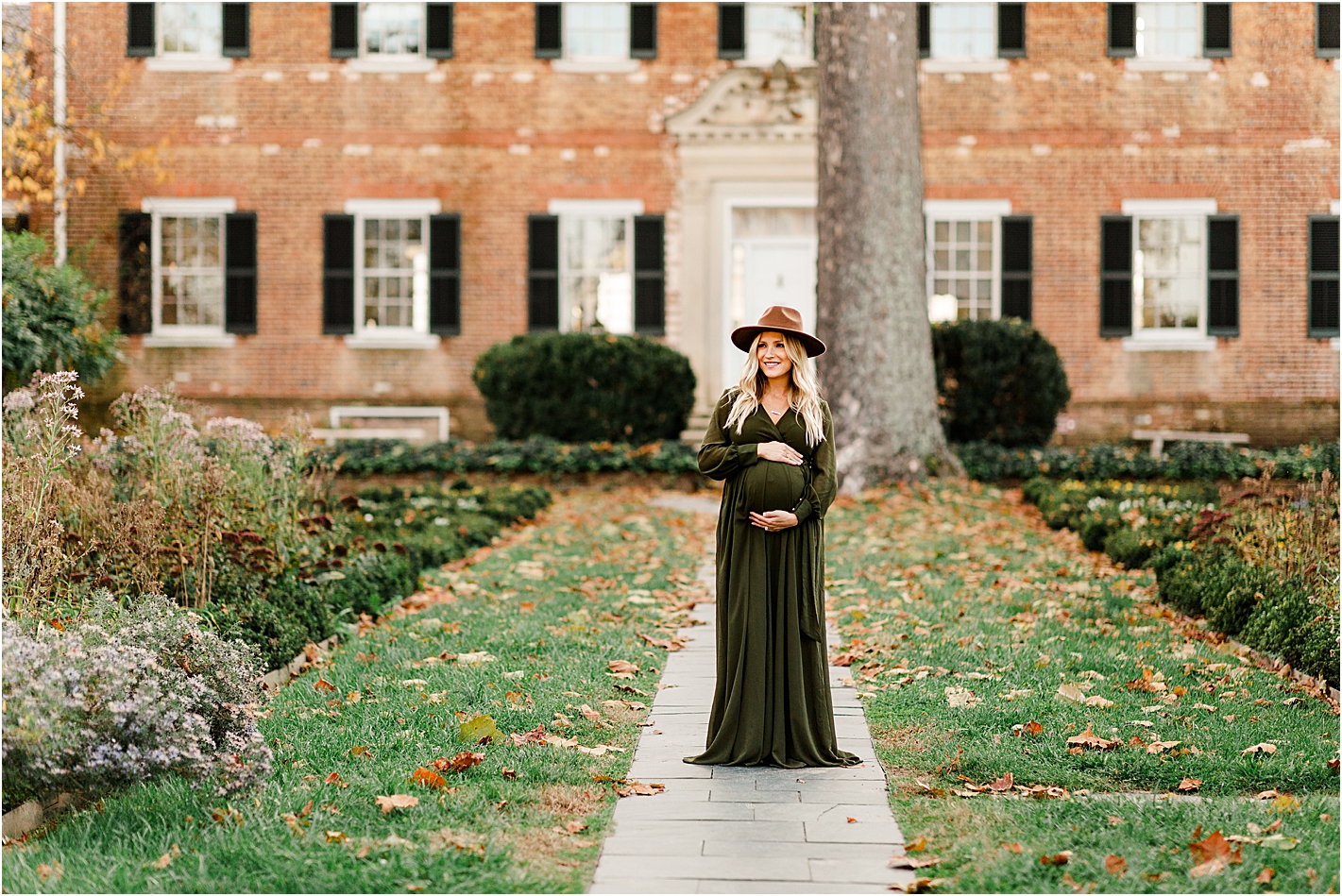 elegant maternity session Fredericksburg, Virginia amber harrington photography chatham manor